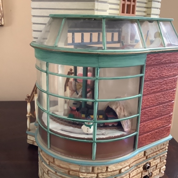 Enesco Toy Emporium music box - Picture 6 of 9